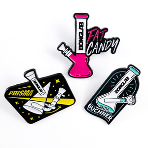 Broche d'élément d'expérimentation de laboratoire badges de nom carrière de <span class=keywords><strong>chimie</strong></span> or école de laboratoire manteau science épingles en émail - Product Image 1