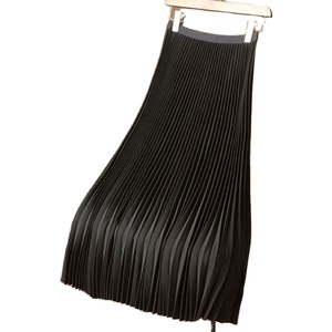 Jupe plissée polyvalente grande taille en satin de haute qualité couleur unie pour femme, collection 2026 – Vente en gros - Product Image 5