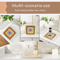 Ensemble de plateaux en acrylique personnalisés avec un tiroir coulissant. Grand plateau en acrylique transparent personnalisable. Support d'exposition élégant en forme de vague.