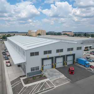 Bangunan struktur baja prefabrikasi biaya rendah, gudang logam kustom, kit garasi dan bengkel untuk pemasangan cepat - Product Image 3