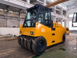 Compacteur pneumatique de 30 tonnes, rouleau compresseur routier à pneus pneumatiques de 20 tonnes avec moteur importé - Product Image 3