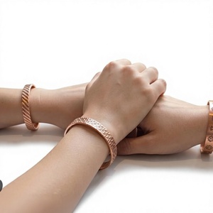 Brazalete Tradicional Ayurvédico de Cobre Sólido Estampado, Joyería Metálica de Moda con Diseño Exquisito - Product Image 1
