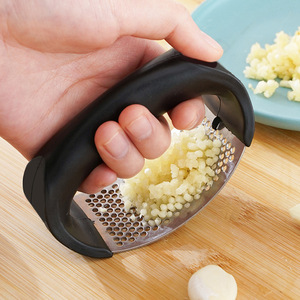 Stainless Steel Garlic Press Manual Kitchen Garlic Mincer With Curved Handle Durable Grater For Cooking - Product Image 1
