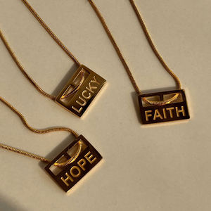 Collier minimaliste en acier inoxydable avec pendentif carré Lucky Faith en plaqué or 18 ct Chaîne serpent Collier de mots personnalisés Bijoux - Product Image 2