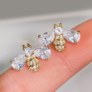Orecchini a Perno a Forma di Goccia con Ape Carina per Donne, Accessori per Orecchie Dolci da Indossare Ogni Giorno - Product Image 1