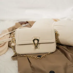 高級ブランドスナップミニチェーンバッグ2022トレンドの小さなショルダートートバッグPUレザーハンドバッグと女性用財布