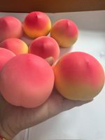 Produit phare : Balle anti-stress souple et modelable, faite main, en forme de pêche, avec effet couineur, jouet sensoriel, vente en gros