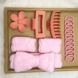 Set de 16 Piezas de Accesorios de Belleza para Spa: Pulseras para Lavado Facial y Diademas con Lazo de Franela - Product Image 1
