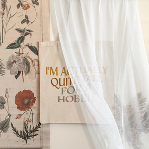 Sac fourre-tout personnalisé en toile avec motif « Je suis en fait assez grand pour un Hobbit » – Sac à bandoulière personnalisé pour le voyage, sac de shopping pour femme - Product Image 5
