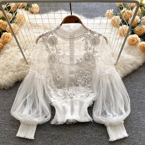 Camicia di <span class=keywords><strong>pizzo</strong></span> da donna con maniche a lanterna <span class=keywords><strong>in</strong></span> rete trasparente a fiori stereoscopici - Product Image 2