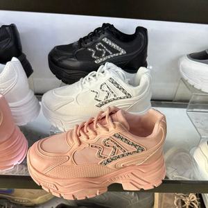 Zapatillas deportivas transpirables de doble malla con suela gruesa <span class=keywords><strong>para</strong></span> <span class=keywords><strong>mujer</strong></span>, baratas y al por mayor, <span class=keywords><strong>para</strong></span> <span class=keywords><strong>caminar</strong></span> al aire libre - Product Image 1