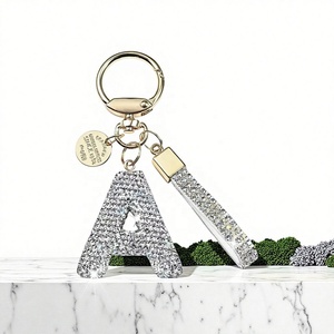 Porte-clés en alliage de <span class=keywords><strong>zinc</strong></span> en gros pour femmes et filles, brillant et mignon, pour sac à dos et clés de voiture, modèle Y164 - Product Image 2