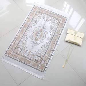 Juego de Bolsas de Satén Antideslizantes Portátiles de 70x110cm con Diseño Novedoso, Alfombra de Oración + Rosario Musulmán de 33 Cuentas YASEEN - Product Image 1