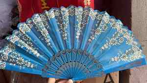 Éventail pliable floral en gros pour femmes, cadeaux personnalisés pour mariage, design en dentelle colorée, artisanat en plastique pliable - Product Image 5