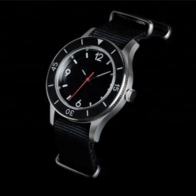 Minimalist Vintage Design Wrist Watch Men Stainless Pilot Watch Luminous Pointer Quartz Watch
