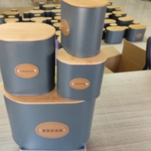 Boîte de conservation du pain en plastique cylindrique avec couvercle en bois pour la conservation de la fraîcheur, utilisation alimentaire en cuisine, taille M - Product Image 1