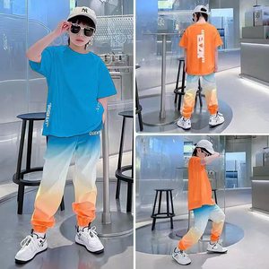 Completo Sportivo Estivo per Ragazzi: Set Alla Moda in Poliestere con Stampa Lettere/Sfumature - Outfit Elegante per Ragazzi Più Grandi - Product Image 4