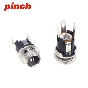 ปลั๊กไฟ DC แบบ Pinch ขนาด 5.5x2.1 มม. พร้อมฉนวนทองเหลืองสำหรับอุปกรณ์อิเล็กทรอนิกส์ - Product Image 1
