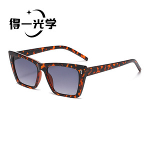 De Yi Optics <b>Square</b> <b>Frame</b> Leopard Print <b>Sunglasses</b> UV400 Women Fashion Sun Protection - Product Image 1