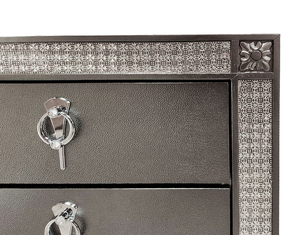 Table de chevet moderne style glamour, écologique, avec poignées en nickel, pieds coniques, garniture en acrylique, finition grise, meubles de chambre à coucher - Product Image 2