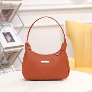 กระเป๋าถือสะพายไหล่ I-0590 Usa Mairun รุ่นใหม่ แฟชั่นสำหรับผู้หญิง ขนาด 6 นิ้ว สายสะพายเส้นเดียว ปิดด้วยซิป ทำจากหนัง PU บุโพลีเอสเตอร์ เหมาะสำหรับใช้ในชีวิตประจำวันและกิจกรรมกลางแจ้ง - Product Image 4