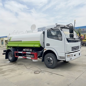Camión Cisterna de Agua Personalizado 4x2 CLW de 8cbm, Camión Cisterna con Aspersor para Carreteras - Product Image 3