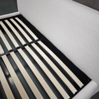Cadre de lit minimaliste en tissu bouclé à profil bas, cadre en métal, tête de lit arrondie moderne, lit rembourré doux pour hôtel et appartement
