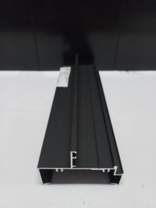 Profilé de base de garde-corps en aluminium 6063-T5, AAMA 2604, noir texturé, revêtement poudré, pour garde-corps de terrasse, balcon et escaliers, Indon - Product Image 2
