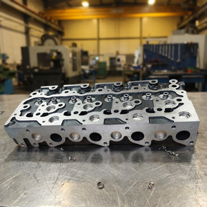 Cabeza de Cilindro V2203 V2403 19077-03045 para Excavadora Kubota <span class=keywords><strong>Serie</strong></span> KX121-2 KX161-2 y Tractor <span class=keywords><strong>Serie</strong></span> L4200 L4300 con Motor Diésel - Product Image 1