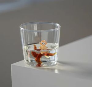 Toptan özel cam kupa içinde <span class=keywords><strong>3D</strong></span> maymun ile el üflemeli cam kulplu fincan kahve fincanı yılbaşı hediyeleri - Product Image 1