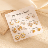 Pendientes de Mariposa y Flor de Diseño Exclusivo MW, Estilo Estrella de Moda, Joker de Alta Gama con Acero Inoxidable Chapado en Oro y Circonita como Piedra Principal