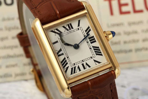 นาฬิกากลไกอัตโนมัติที่ทันสมัยและหรูหรา ตัวเรือนทรงสี่เหลี่ยม สายหนังลายจระเข้สีน้ำตาล กันน้ำ - Product Image 1