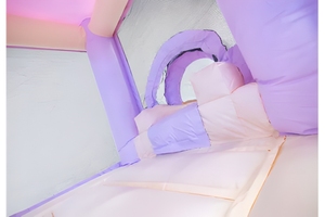 Castello Gonfiabile Taro Viola per Interni ed Esterni, con Scivolo e Piscina di Palline, Ideale per Feste e Matrimoni - Product Image 3