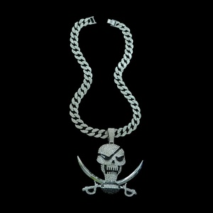 Collar de hombre chapado en oro con colgante pirata grande, estilo punk exagerado y dominante, ideal para Halloween. - Product Image 5