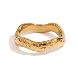 Anillo de moda Retro de nicho para mujer, superventas, acero de titanio chapado en oro de 18 quilates, diseño liso ondulado martillado, Popular Europa América - Product Image 6