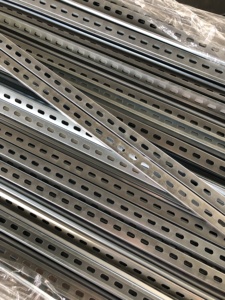 Perfil de Acero en U Ranurado de 25 x 8, Recubierto de Zinc - Product Image 2
