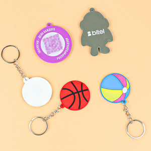 Porte-clés de football en PVC style dessin animé, multifonctionnel, transfrontalier, plat 2D, maillot de sport, trophée, cadeau souvenir - Product Image 3