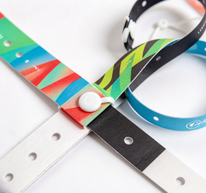 Bracelets en plastique jetables personnalisés, imprimés, étanches, en PVC, avec bouton pression, pour événements, festivals, expositions - Product Image 3