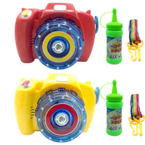 Cámara de burbujas eléctrica, juguete para hacer burbujas para niños, juego al aire libre, 12 cm, de plástico, con correa y botella de solución. - Product Image 5