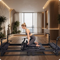 Reformer Pilates Commercial Robuste avec Plateforme d'Appoint, Système de Poulies à Câble Coulissant pour Entraînement Complet du Corps en Studio