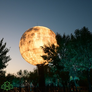 Escultura de Luna de Fibra de Vidrio de 10m para Exteriores, con Iluminación LED, para Decoración de Parques, Centros Comerciales y Eventos, Marca Senzhao - Product Image 3