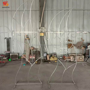 ฉากหลังงานแต่งงานทรงโค้งรูปใบไม้ ดีไซน์เรขาคณิตเรียบหรู ทำจากสแตนเลสสตีล พร้อมไฟ LED สีทองและสีเงิน - Product Image 6