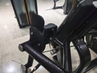 Machine à curls assis multifonctionnelle en acier robuste et écologique pour entraînement en salle de sport