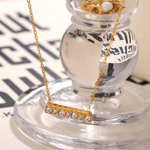 สร้อยคอจี้เพชรแถวเดียว โซ่ทอง ดีไซน์เรขาคณิต ใส่ได้ทุกวัน XL382 - Product Image 1