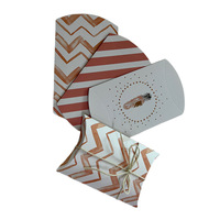 Boîte cadeau personnalisée en papier de qualité alimentaire avec estampage à chaud doré, petit emballage en forme de coussin pour chocolats, bonbons, cadeau de Diwali