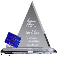 Trophée triangulaire en cristal avec incrustation bleue pour la reconnaissance des partenariats et de la collaboration