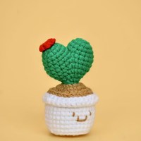 Ornement en forme de cœur en crochet fait main, cactus en pot, décoration de bureau en forme de cœur tricoté, mini pot de plante, cactus artificiel