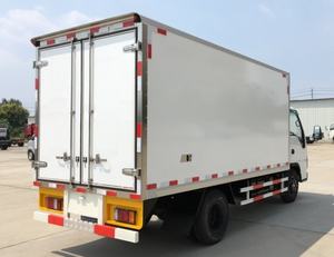 Camion frigorifique Isuzu M100 petit 4x2 5 tonnes utilisé pour le transport alimentaire avec température constante et protection de l'environnement - Product Image 5