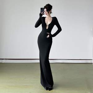 Robe longue élégante style vintage français pour femme, col en V, boutons métalliques, coupe ajustée - Product Image 4