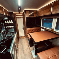 Camping-car d'aventure personnalisé 4x4 tout-terrain pour les voyages longue distance et la vie en plein air